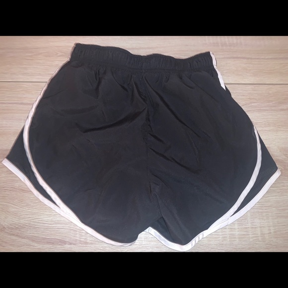 Women’s Nike Tempo Running Shorts in Black - Picture 5 of 6